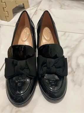 Bandolino Black Patent Loafers with Fabric Bow